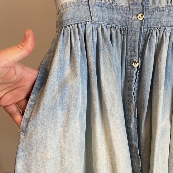 Fit + flare chambray Levi’s dress - Picture 6 of 9